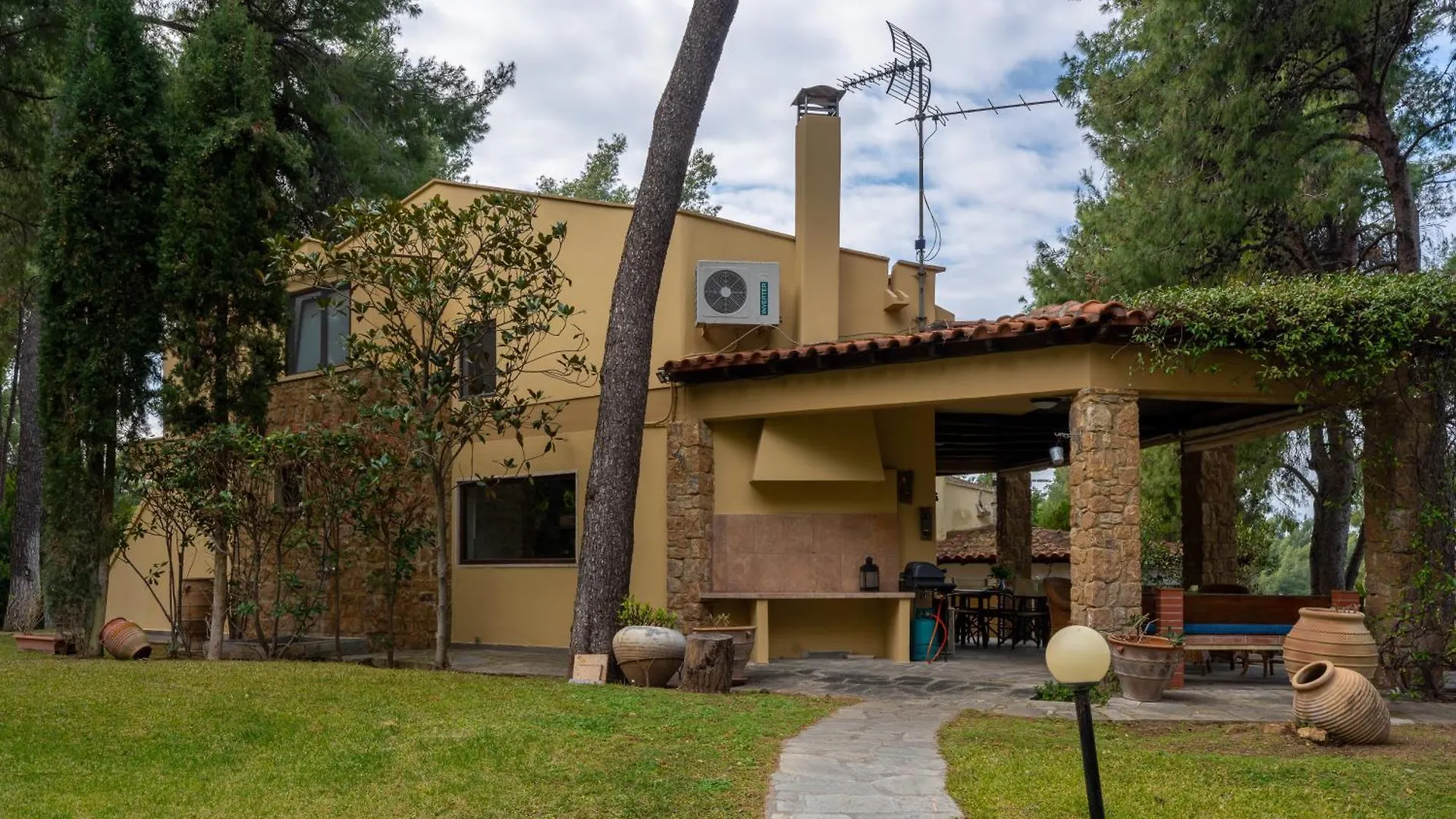 Villa Ioli location